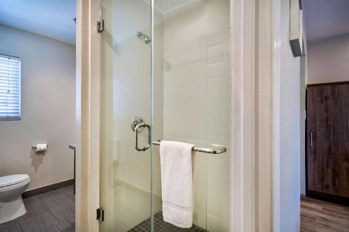 Travelodge by Wyndham Rosemead - image 17