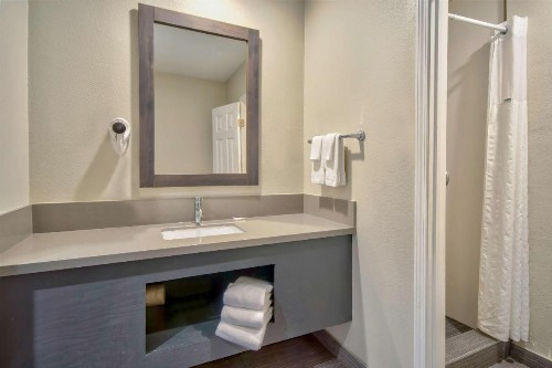 Travelodge by Wyndham Rosemead - image 18