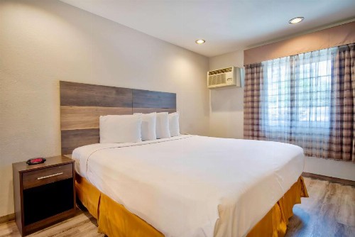 Travelodge by Wyndham Rosemead - image 6