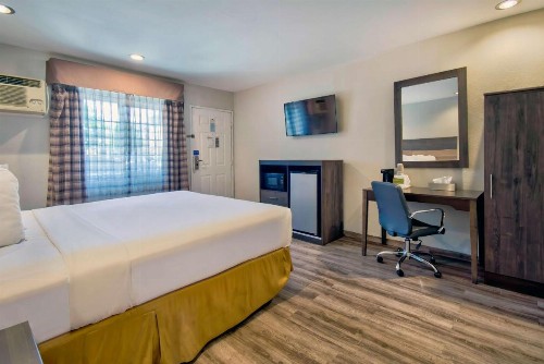 Travelodge by Wyndham Rosemead - image 9