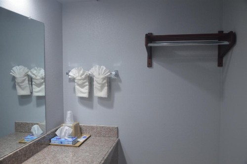 Travelers Inn - image 10