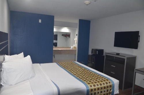 Travelers Inn - image 23