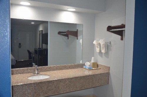 Travelers Inn - image 24