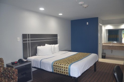 Travelers Inn - image 27