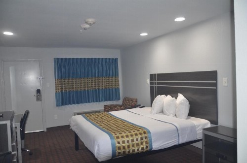 Travelers Inn - image 29