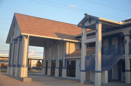 Travelers Inn - image 3