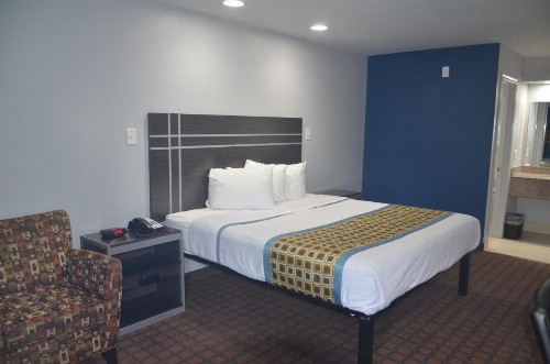 Travelers Inn - image 6