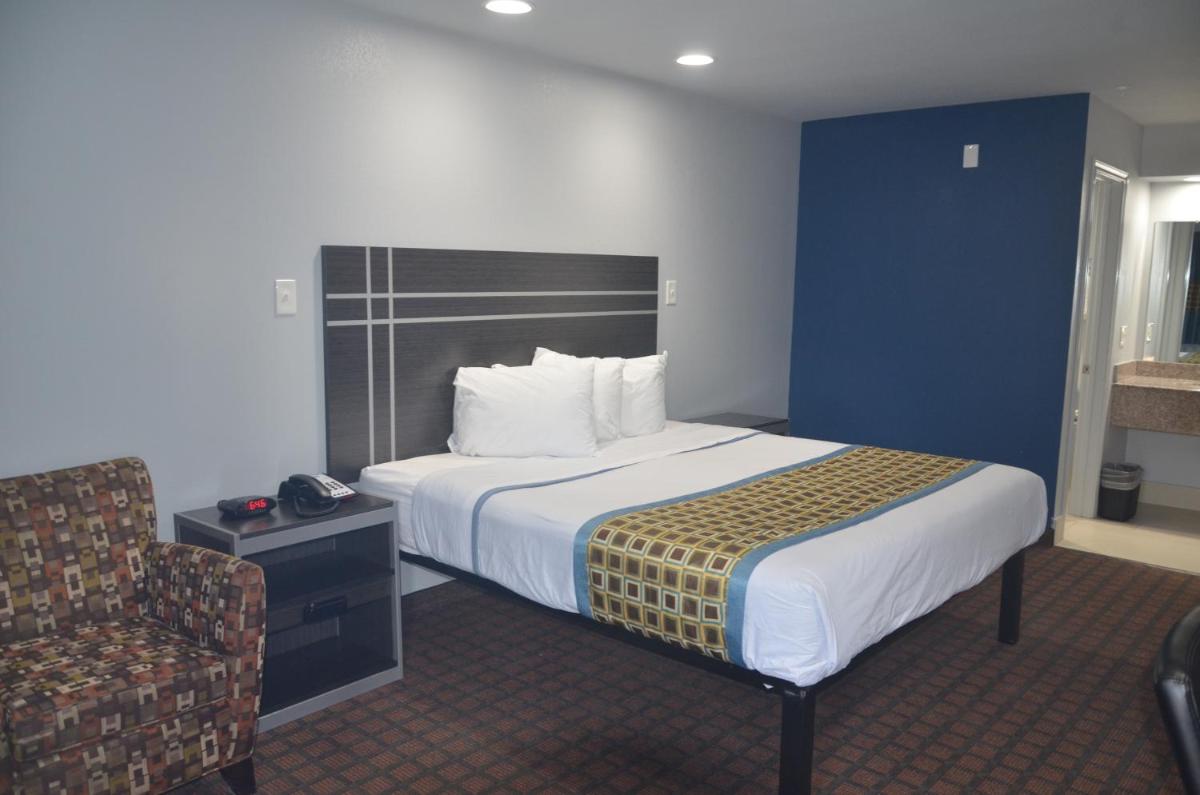 Travelers Inn - image 6
