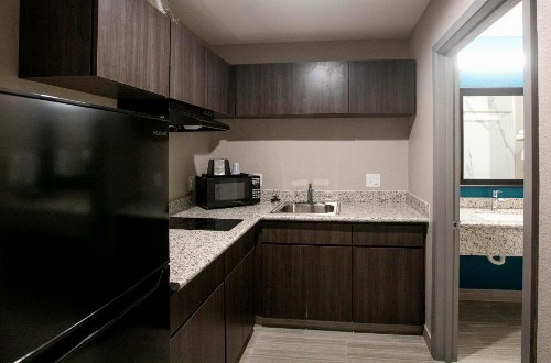 Express Inn - image 12