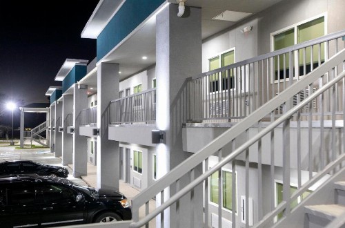 Express Inn - image 15
