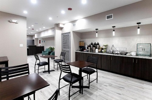 Express Inn - image 19