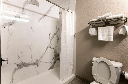 Express Inn - image 2