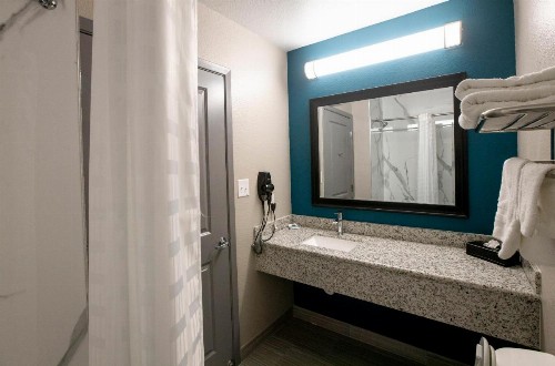 Express Inn - image 23