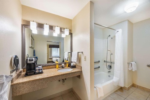 Best Western Plus Orchid Hotel & Suites - image 23