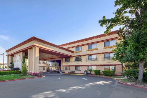 Best Western Plus Orchid Hotel & Suites - image 46