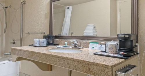Best Western Roseville Inn - image 14