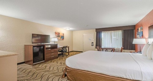 Best Western Roseville Inn - image 17