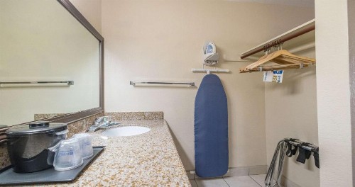 Best Western Roseville Inn - image 19