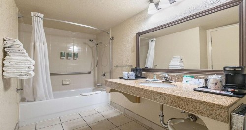Best Western Roseville Inn - image 22