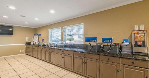 Best Western Roseville Inn - image 23