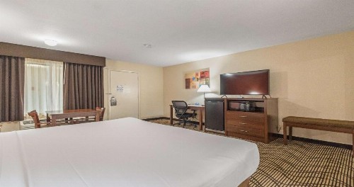 Best Western Roseville Inn - image 26