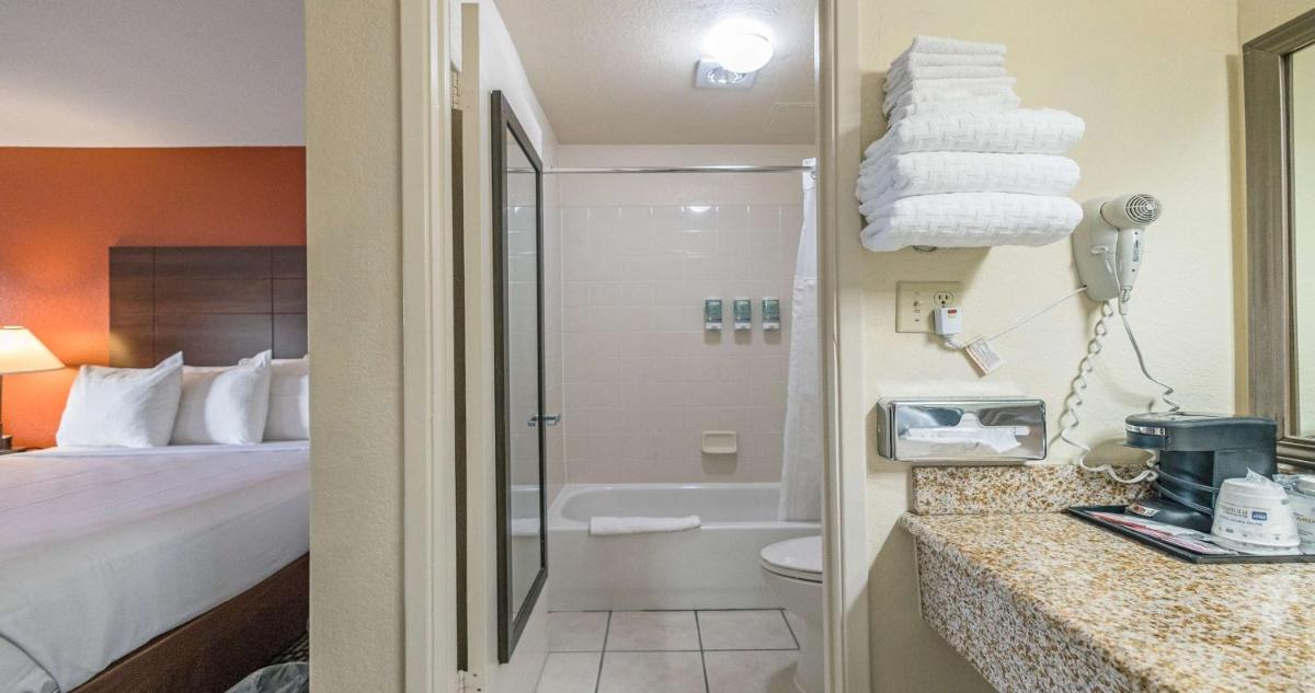 Best Western Roseville Inn - image 3