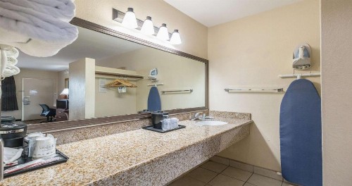 Best Western Roseville Inn - image 32