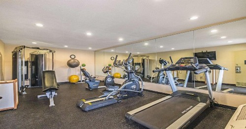 Best Western Roseville Inn - image 35