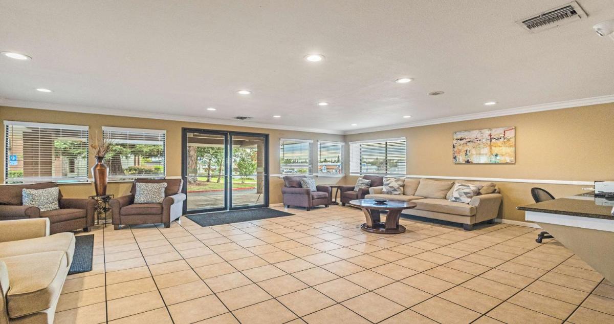 Best Western Roseville Inn - image 5