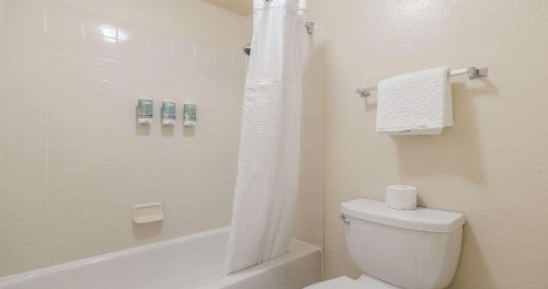 Best Western Roseville Inn - image 9
