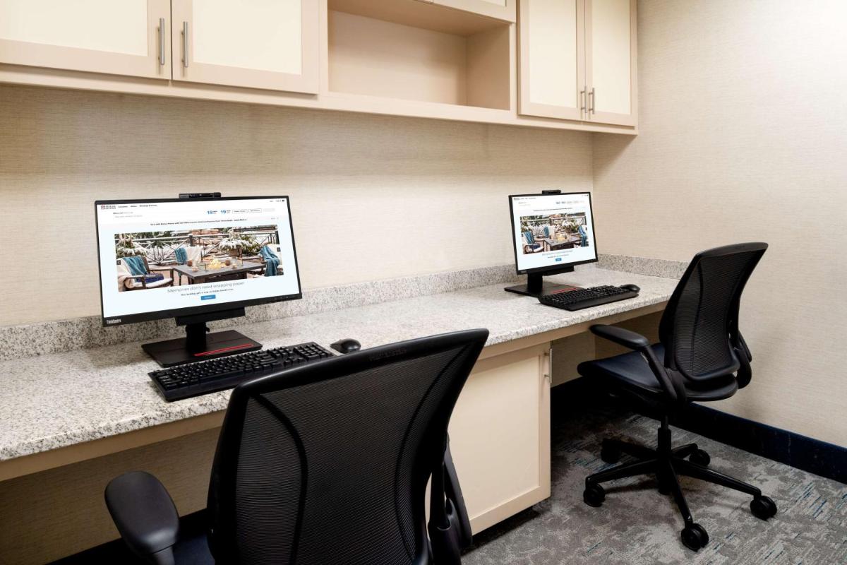 Hilton Garden Inn Roseville - image 2