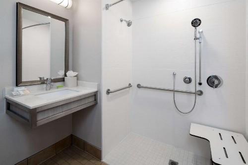 Hilton Garden Inn Roseville - image 43