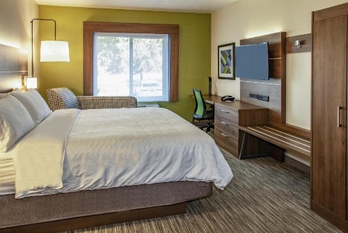 Holiday Inn Express Hotel & Suites Roseville - Galleria Area an IHG Hotel - image 10