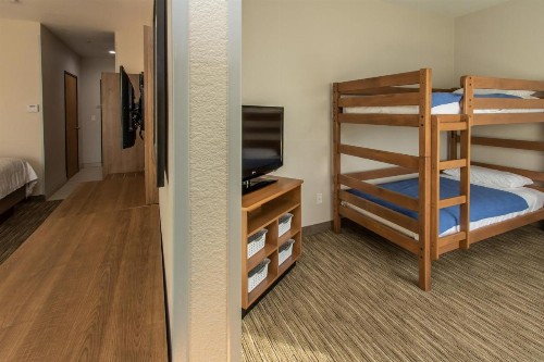 Holiday Inn Express Hotel & Suites Roseville - Galleria Area an IHG Hotel - image 11