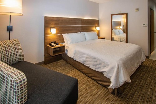 Holiday Inn Express Hotel & Suites Roseville - Galleria Area an IHG Hotel - image 22
