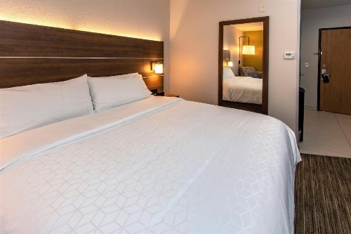 Holiday Inn Express Hotel & Suites Roseville - Galleria Area an IHG Hotel - image 26