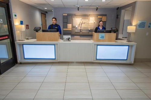 Holiday Inn Express Hotel & Suites Roseville - Galleria Area an IHG Hotel - image 6