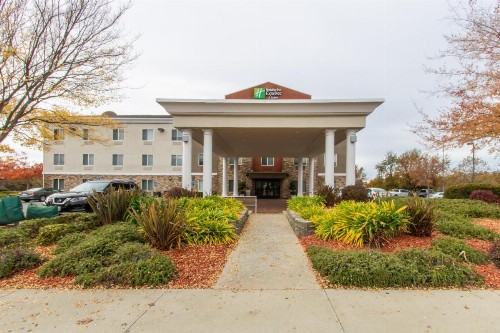 Holiday Inn Express Hotel & Suites Roseville - Galleria Area an IHG Hotel - image 9