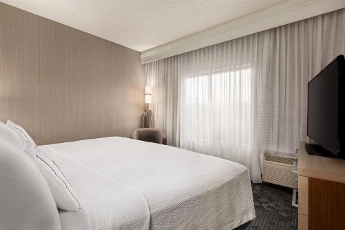 Courtyard by Marriott Roseville - image 40