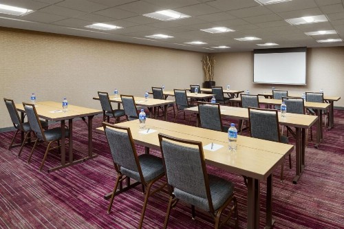Courtyard by Marriott Roseville - image 9