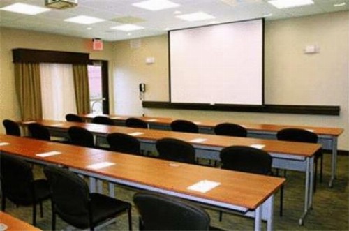 Hampton Inn And Suites Roseville - image 11