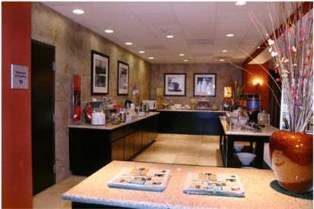 Hampton Inn And Suites Roseville - image 5