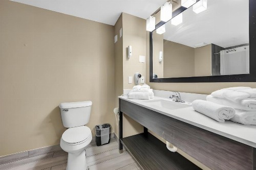 Quality Inn - image 10