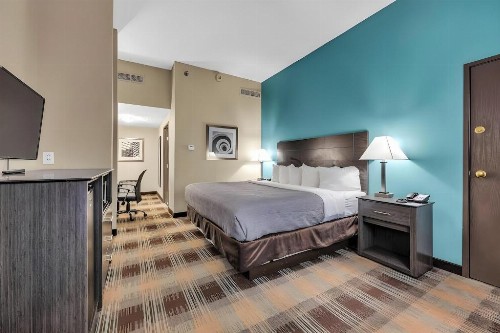 Quality Inn - image 11