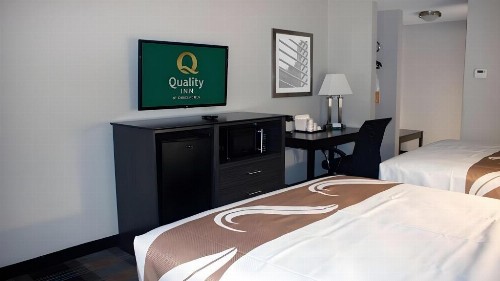 Quality Inn - image 12