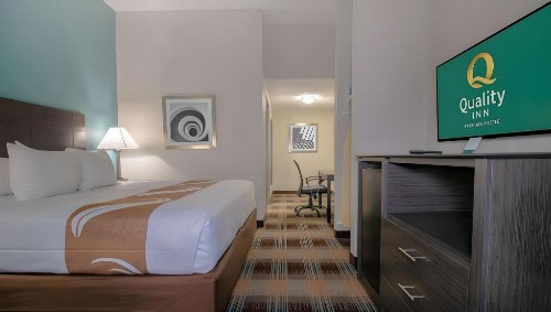 Quality Inn - image 13