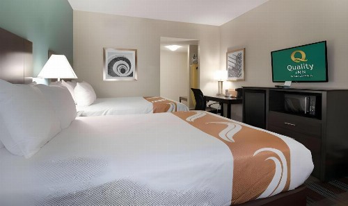 Quality Inn - image 15