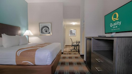 Quality Inn - image 17