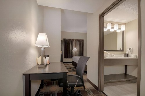 Quality Inn - image 18