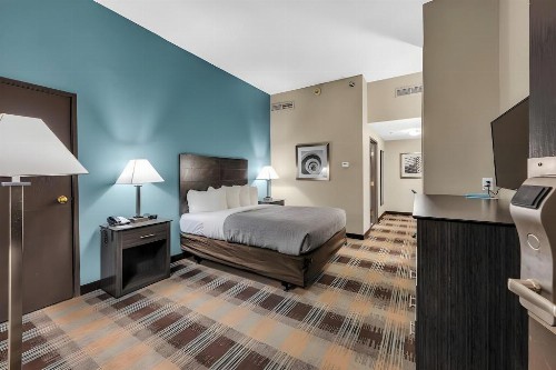 Quality Inn - image 8